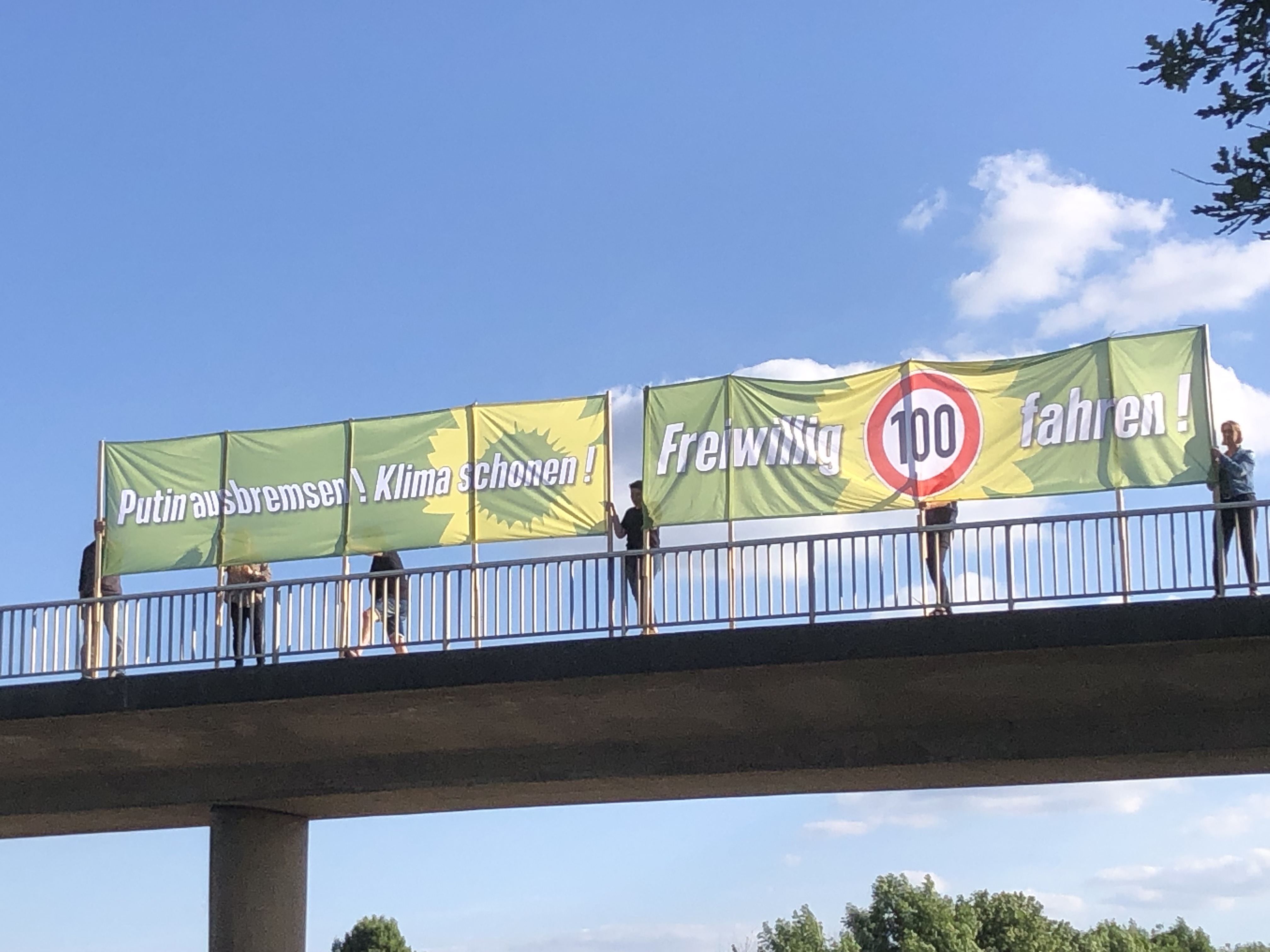 Putin ausbremsen, Klima schützen: Freiwillig Tempo 100