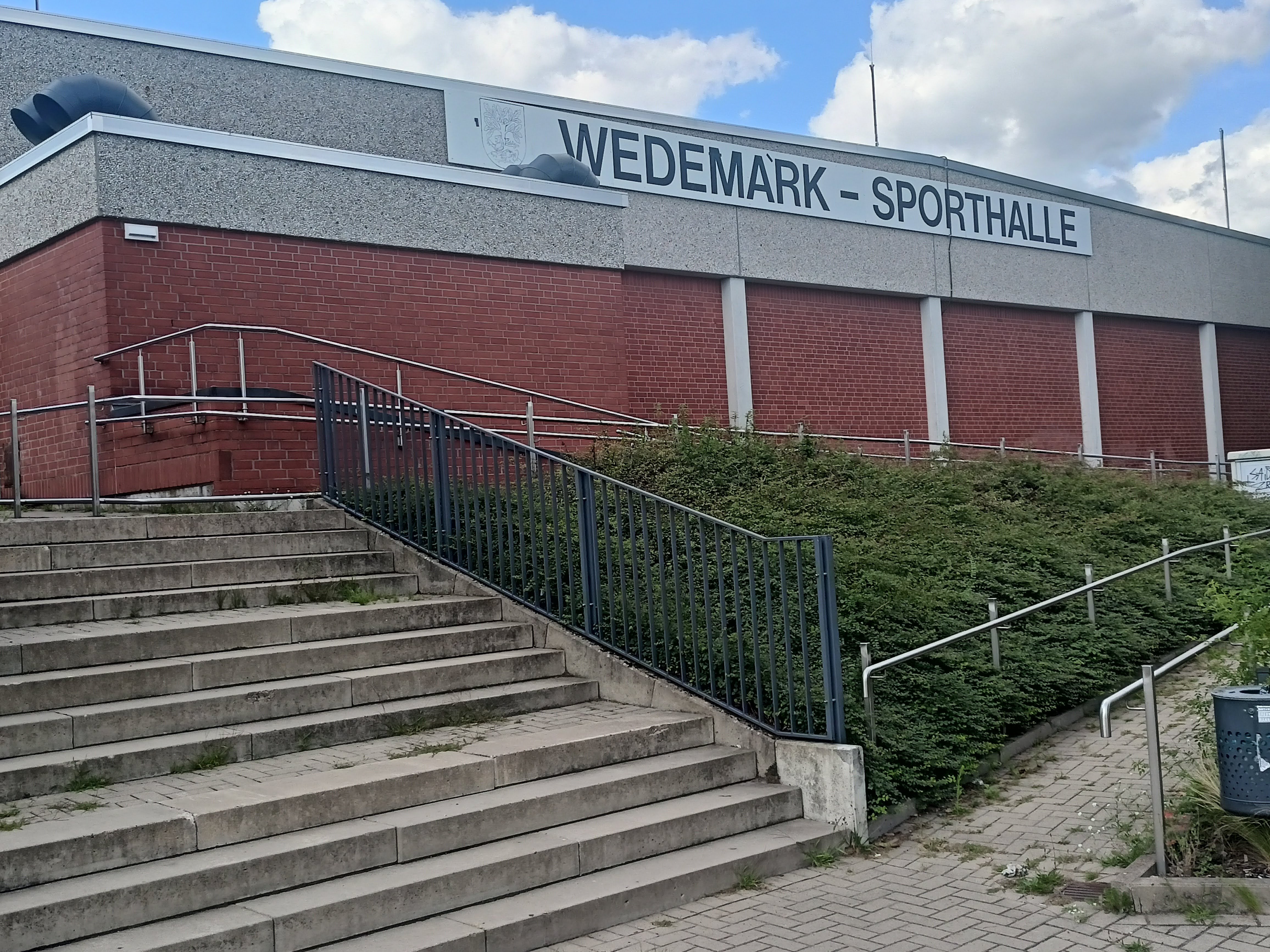 „Den Überblick verloren“: Bürgermeister Zychlinski begründet im Rat die neuen Hallen-Schließzeiten.