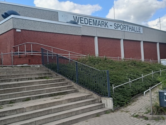 „Den Überblick verloren“: Bürgermeister Zychlinski begründet im Rat die neuen Hallen-Schließzeiten.