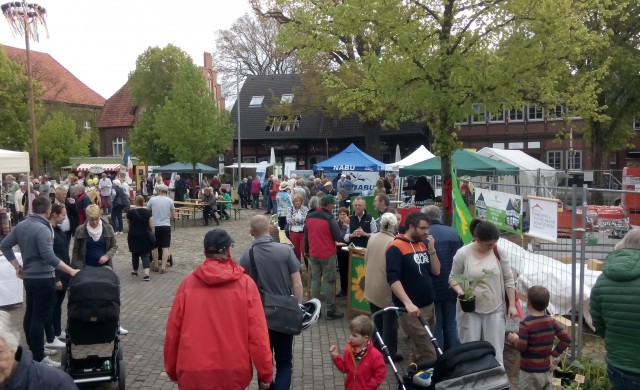 Gut besuchter Ökomarkt