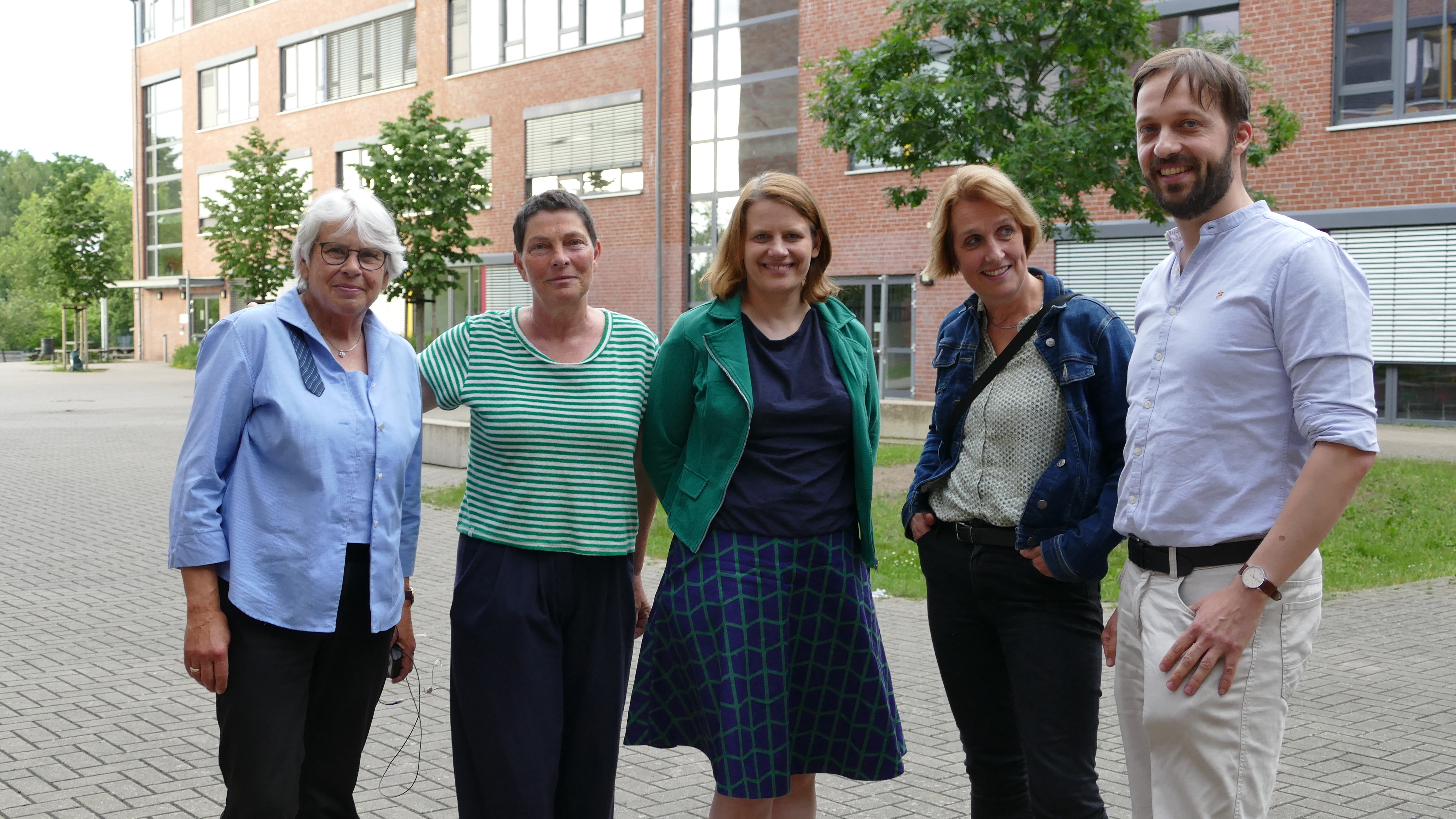 „Mehr Demokratie an Schulen wagen“: Engagierte Diskussionen mit Kultusministerin Julia Willie Hamburg in Mellendorf